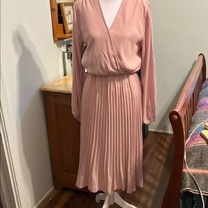 Elegant Pink Pleated Dress